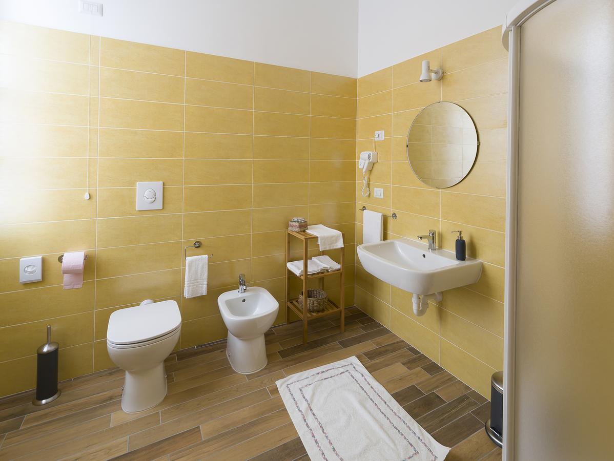 La Nostra Casa In Centro Hotel Леко Екстериор снимка