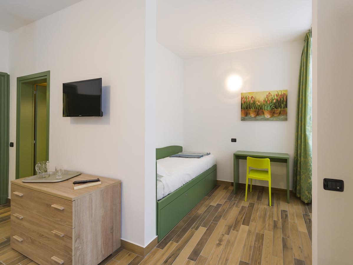 La Nostra Casa In Centro Hotel Леко Екстериор снимка