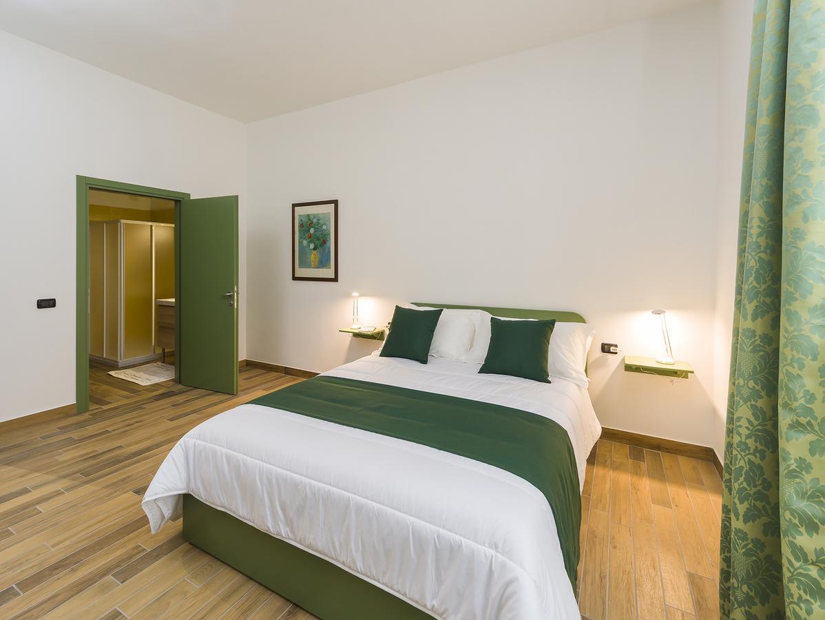 La Nostra Casa In Centro Hotel Леко Екстериор снимка