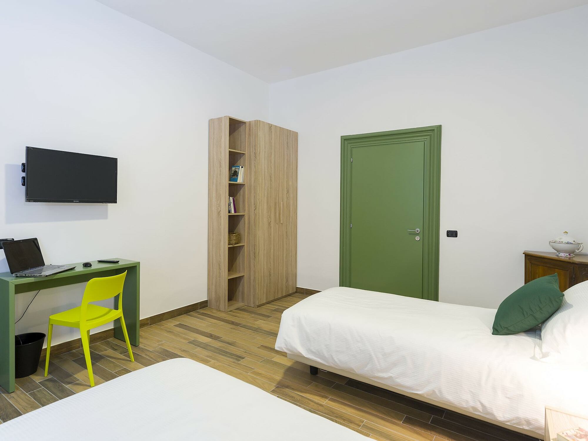 La Nostra Casa In Centro Hotel Леко Екстериор снимка